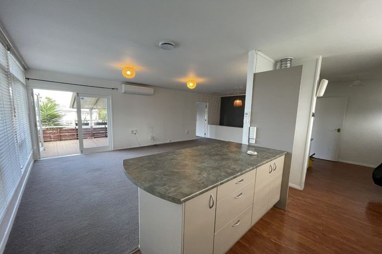 Photo of property in 13 Rickards Place, New Lynn, Auckland, 0600