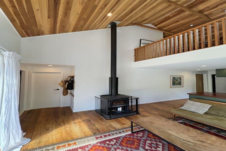 Photo of property in 977 Makara Road, Makara Beach, Karori, 6972