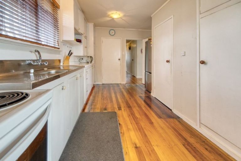 Photo of property in 1/132 Edmonton Road, Te Atatu South, Auckland, 0610