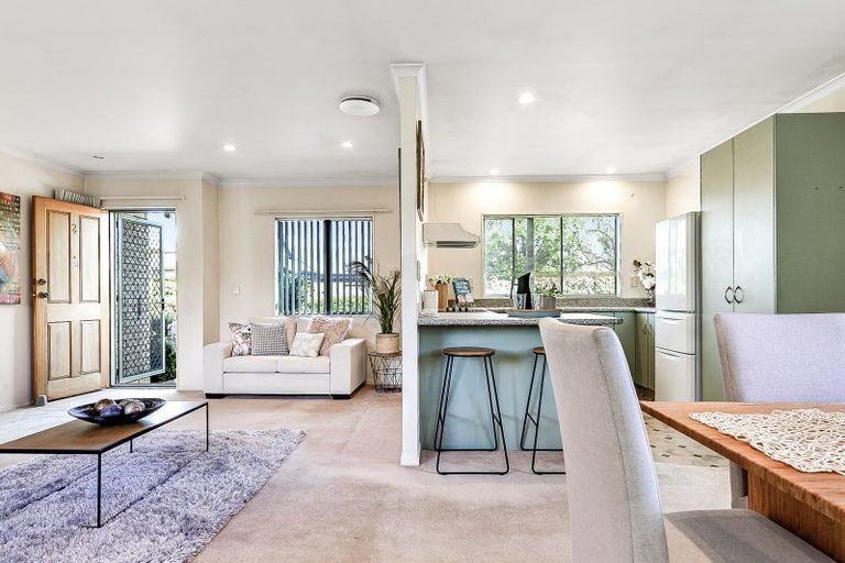 Photo of property in 2/38 Sandwich Road, St Andrews, Hamilton, 3200