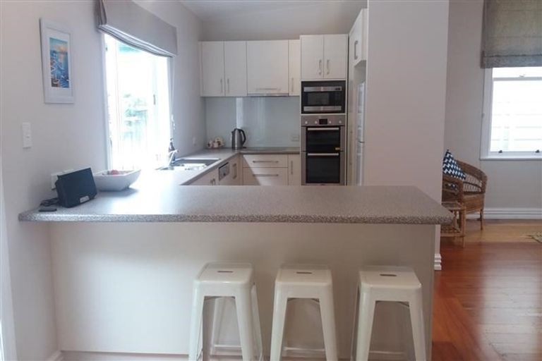 Photo of property in 6 Baring Street, Oriental Bay, Wellington, 6011