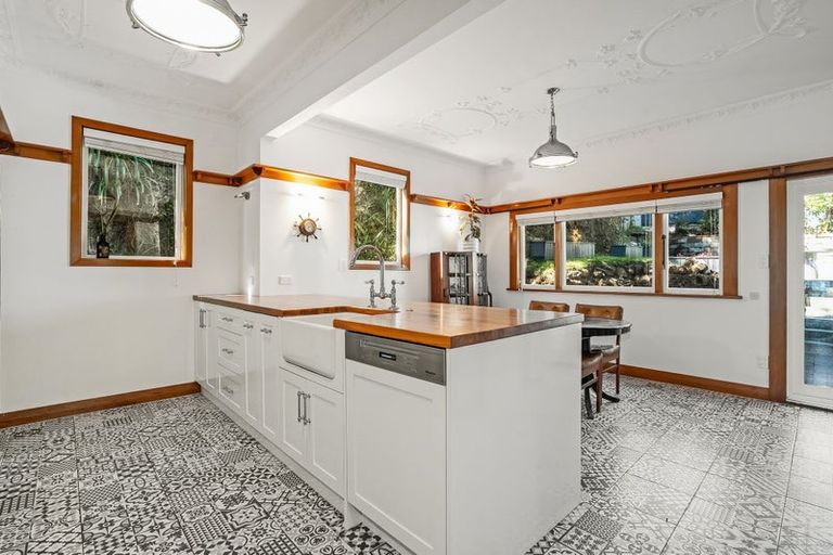 Photo of property in 102 Paremata Road, Paremata, Porirua, 5024