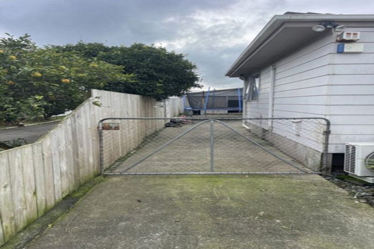 Photo of property in 8 Adel Place, Weymouth, Auckland, 2103