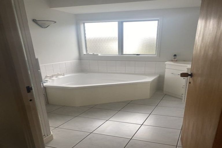 Photo of property in 93 Hebron Road, Waiake, Auckland, 0630