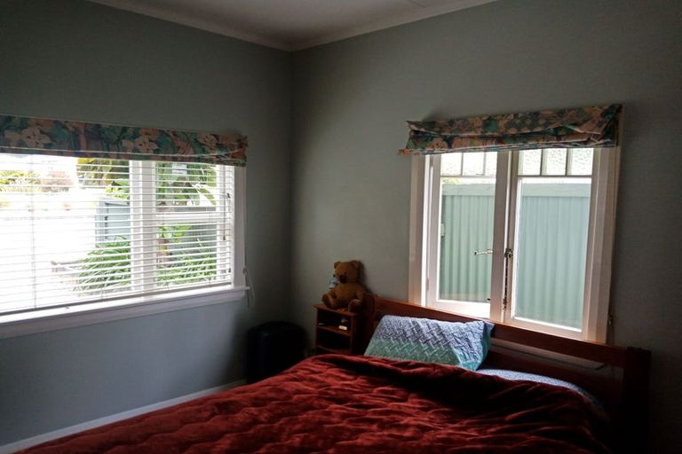 Photo of property in 28 Miro Street, Eastbourne, Lower Hutt, 5013