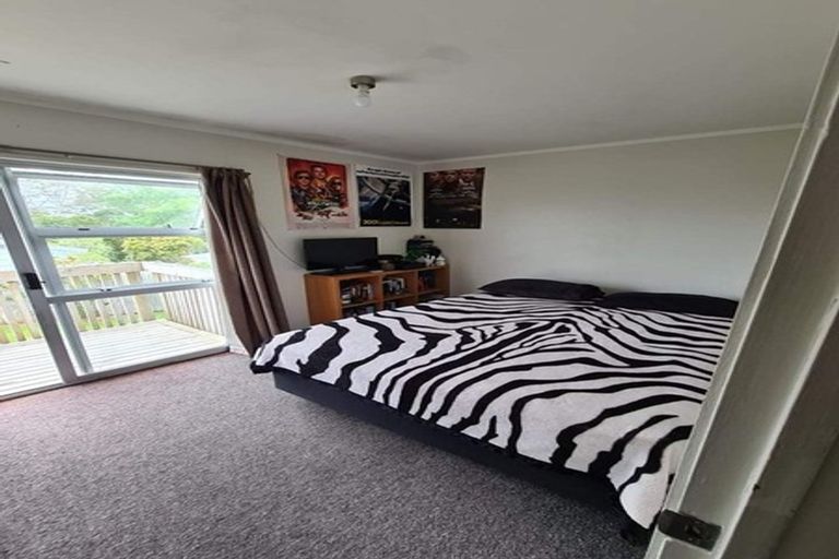 Photo of property in 4/23 Luckens Road, West Harbour, Auckland, 0618