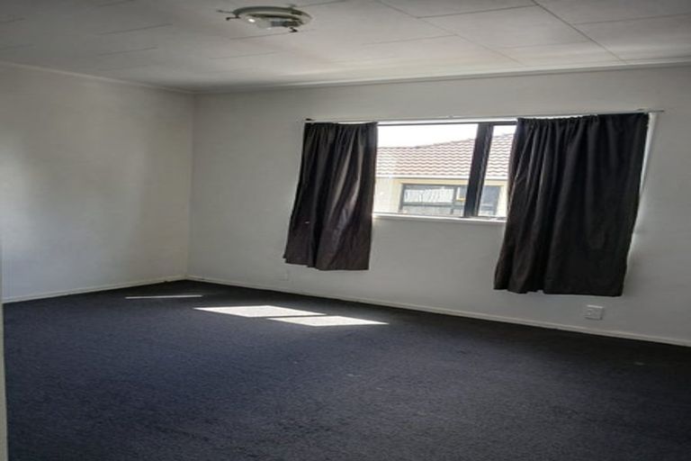 Photo of property in 2/12 Melleray Place, Randwick Park, Auckland, 2105