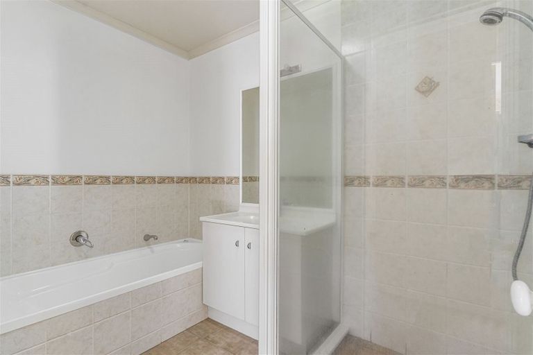 Photo of property in 10 Glenarden Way, Ranui, Auckland, 0612