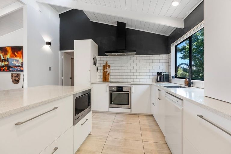 Photo of property in 113 Vipond Road, Stanmore Bay, Whangaparaoa, 0932