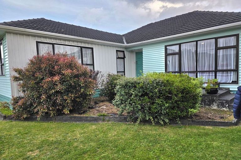 Photo of property in 27 Wainuiomata Road, Wainuiomata, Lower Hutt, 5014