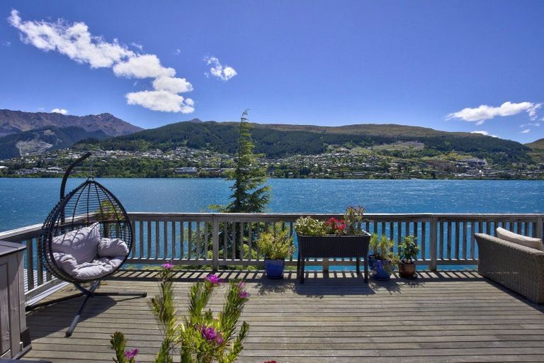 Photo of property in 5 Mincher Road, Kelvin Heights, Queenstown, 9300