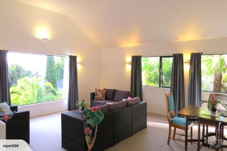 Photo of property in 8 Rosecamp Road, Beach Haven, Auckland, 0626
