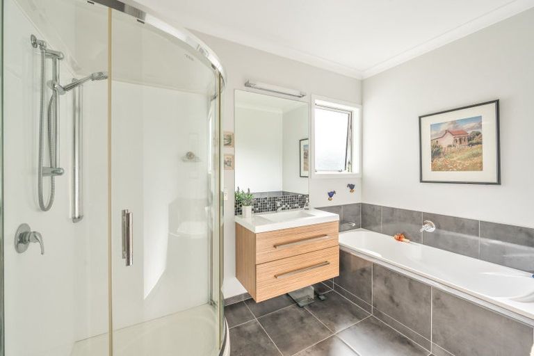 Photo of property in 29 Aoraki Road, Poraiti, Napier, 4112