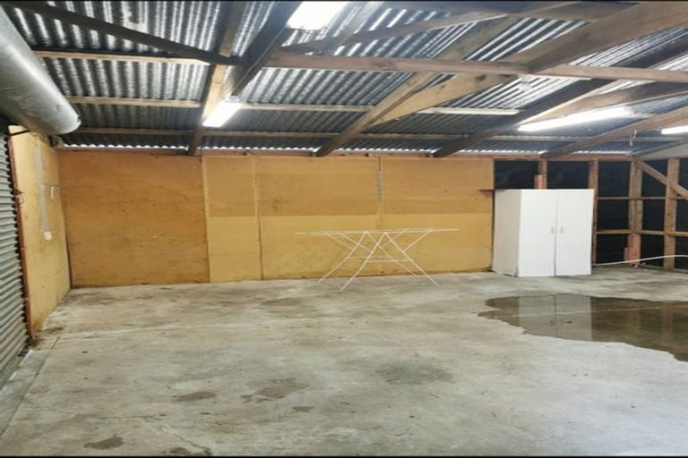 Photo of property in 23 Barron Drive, Green Bay, Auckland, 0604