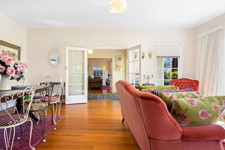 Photo of property in 49 Cashmere Road, Cashmere, Christchurch, 8022