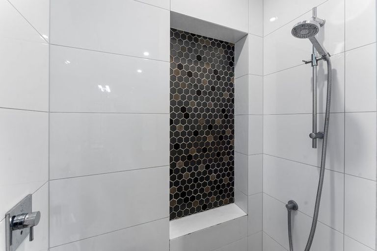 Photo of property in 12b Parr Terrace, Castor Bay, Auckland, 0620