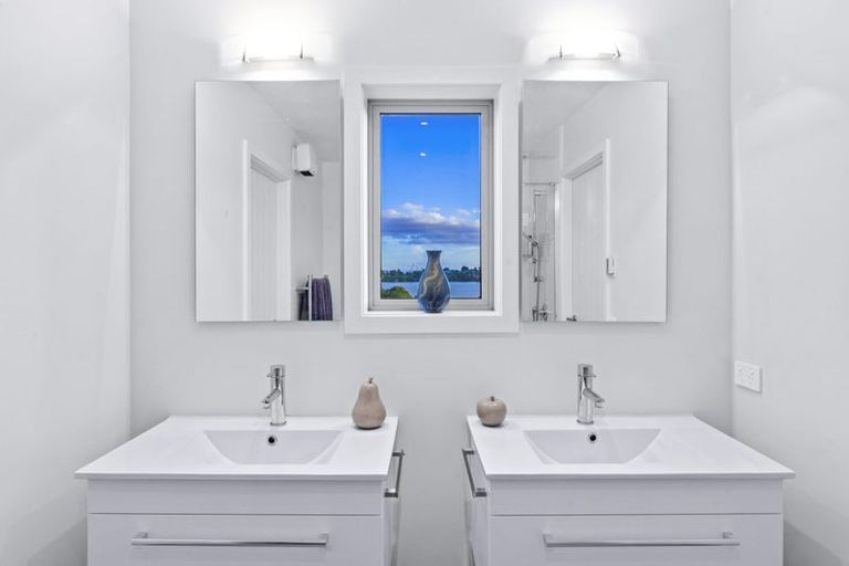 Photo of property in 18a Sylvan Park Avenue, Milford, Auckland, 0620