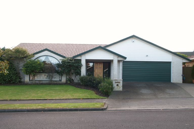 Photo of property in 3 West Fairway, Golflands, Auckland, 2013