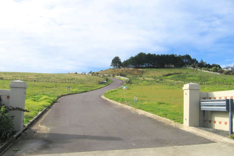 Photo of property in 48 Kinmont Rise, East Tamaki Heights, Auckland, 2016