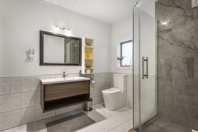 Photo of property in 2/23 Parr Terrace, Castor Bay, Auckland, 0620