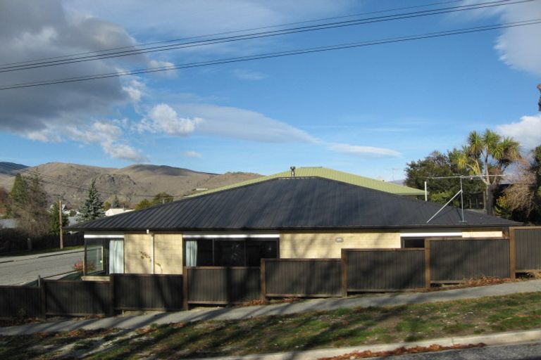 Photo of property in 25 Achil Street, Cromwell, 9310