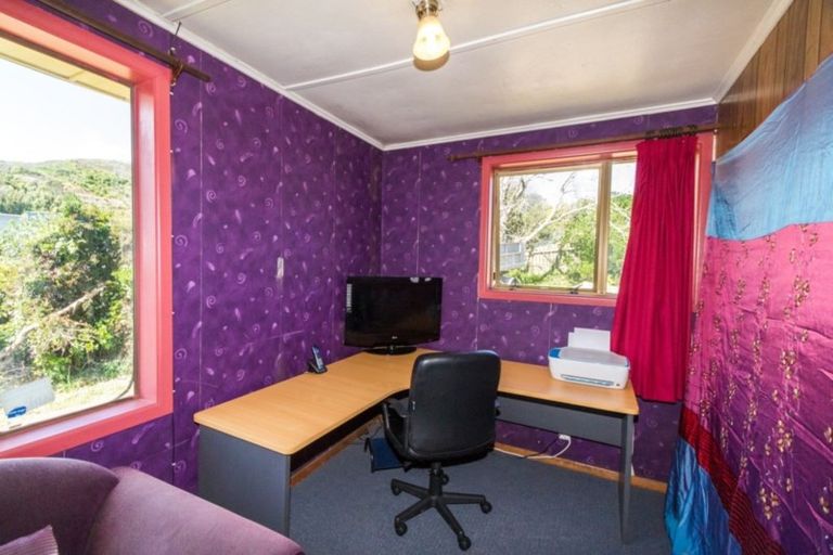 Photo of property in 92 Tremewan Street, Tawa, Wellington, 5028