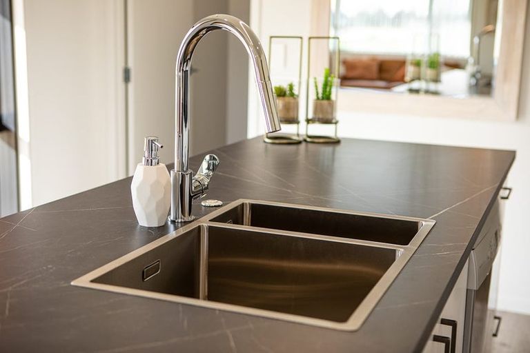 Photo of property in 45 Te Taniwha Road, One Tree Point, 0118