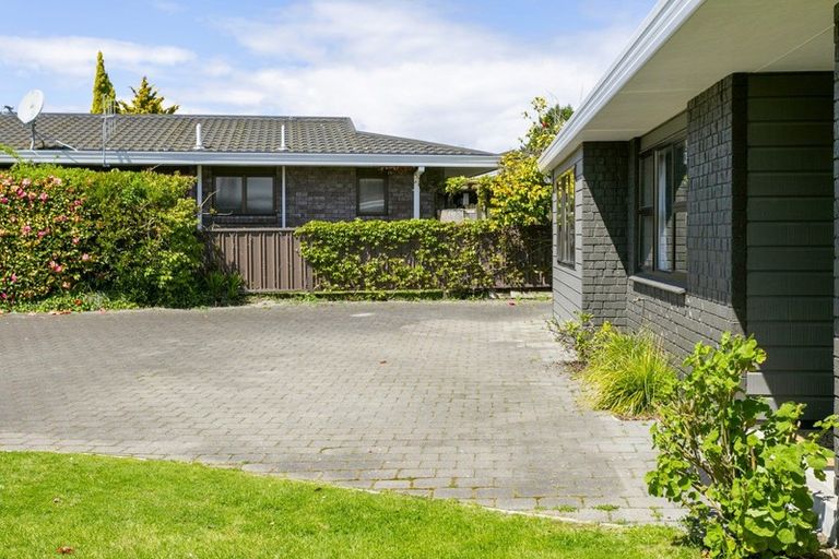 Photo of property in 2/7 Kathleen Place, Rainbow Point, Taupo, 3330