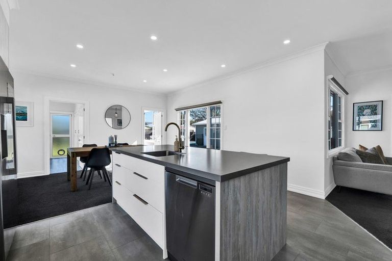 Photo of property in 11 Fantham Street, Hawera, 4610