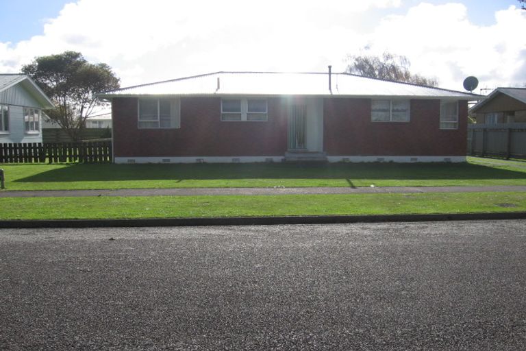 Photo of property in 6 Halswell Crescent, Westbrook, Palmerston North, 4412