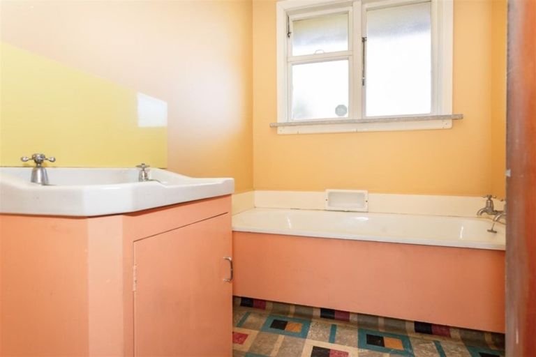 Photo of property in 340 Memorial Avenue, Burnside, Christchurch, 8053