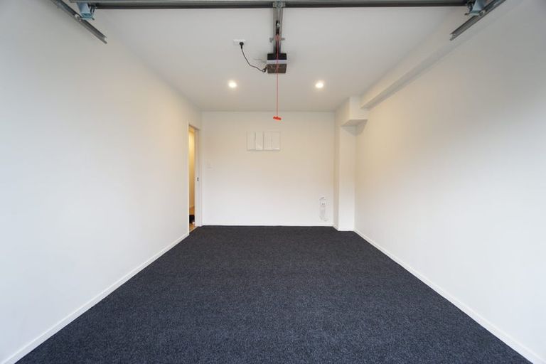 Photo of property in 3/26 Buscomb Avenue, Henderson, Auckland, 0610