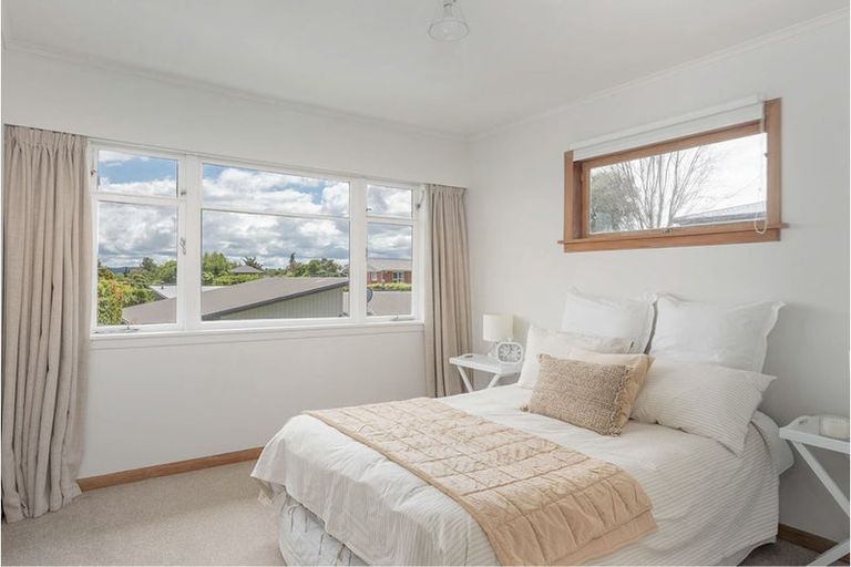 Photo of property in 2/74 Rokino Road, Hilltop, Taupo, 3330