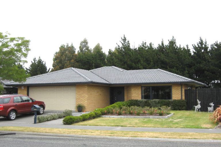 Photo of property in 15 Amoka Crescent, Parklands, Christchurch, 8083