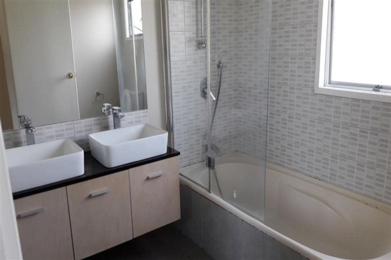 Photo of property in 28 Reynella Drive, Massey, Auckland, 0614