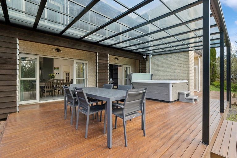 Photo of property in 16 Almond Grove, Greenhithe, Auckland, 0632