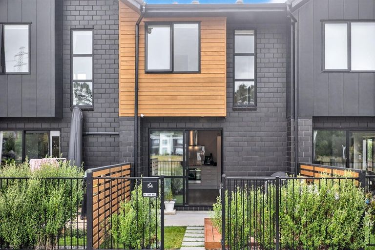 Photo of property in 54 Papatupu Way, Kumeu, 0810