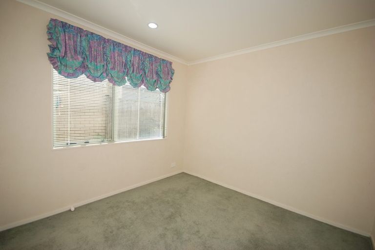 Photo of property in 23 Ironstone Place, Randwick Park, Auckland, 2105