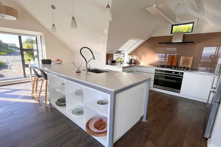 Photo of property in 5 Luxton Place, Mount Pleasant, Christchurch, 8081