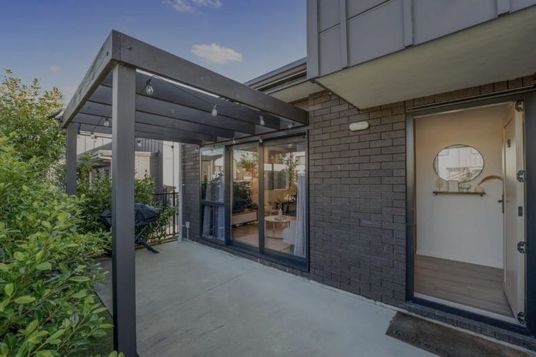 Photo of property in 63 Black Beech Crescent, Takanini, 2110