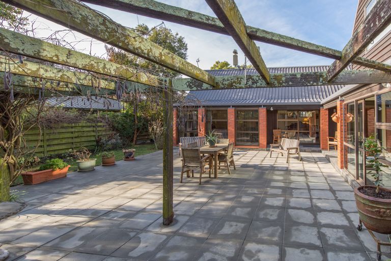 Photo of property in 2 Kent Lodge Avenue, Avonhead, Christchurch, 8042