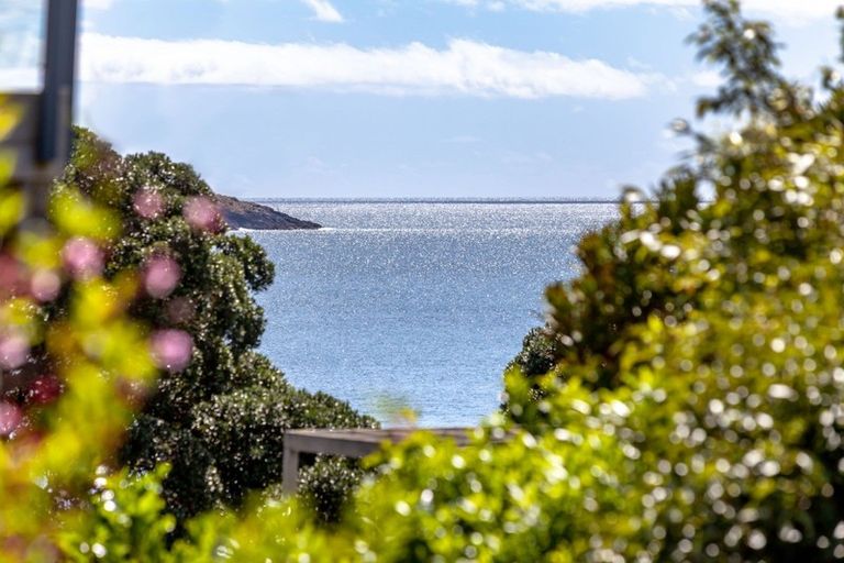 Photo of property in 20 Tutaritari Road, Hahei, Whitianga, 3591
