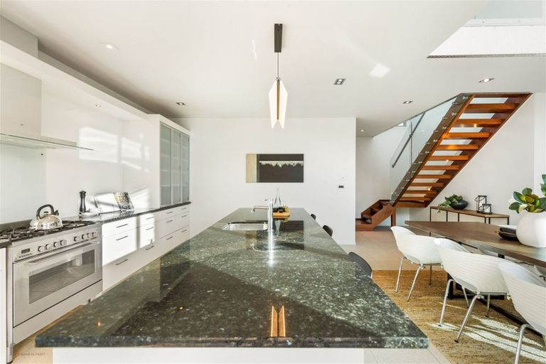 Photo of property in 7 Rangi Avenue, Schnapper Rock, Auckland, 0632