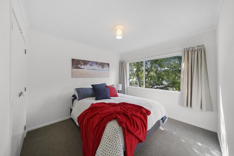 Photo of property in 2/17 Headcorn Place, Botany Downs, Auckland, 2010