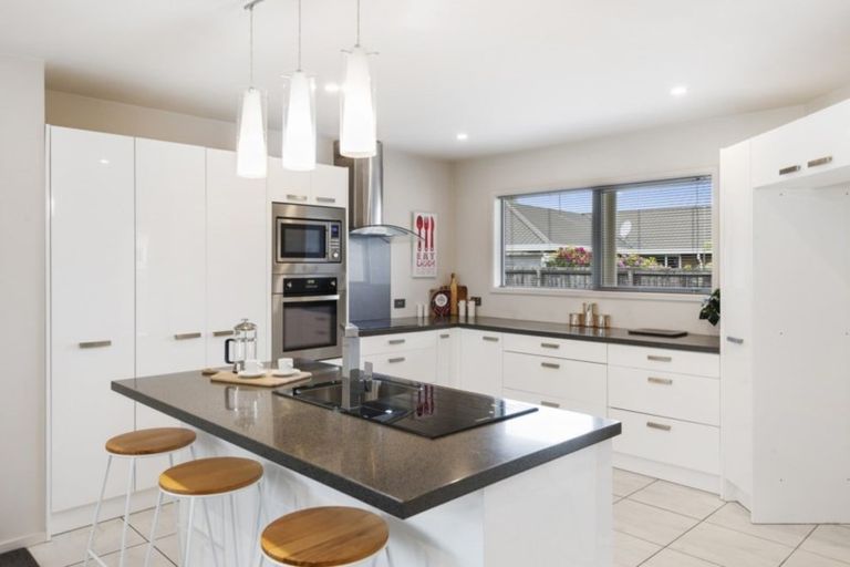 Photo of property in 7 Goodall Place, Redwood, Christchurch, 8051