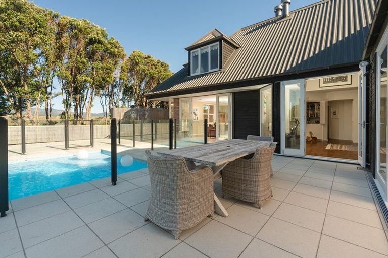 Photo of property in 34 Seatoun Heights Road, Seatoun, Wellington, 6022