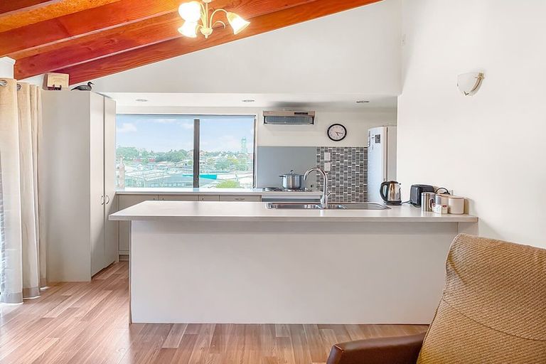 Photo of property in 3 Wolsley Avenue, Milford, Auckland, 0620