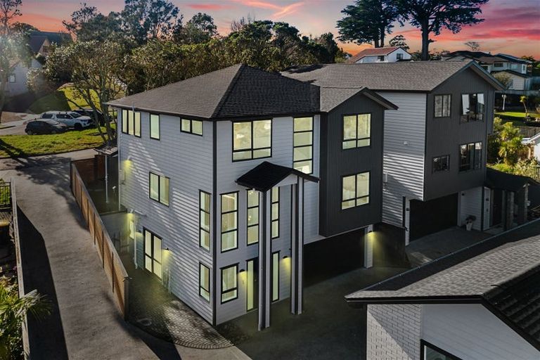 Photo of property in 7a Woodhouse Place, West Harbour, Auckland, 0618