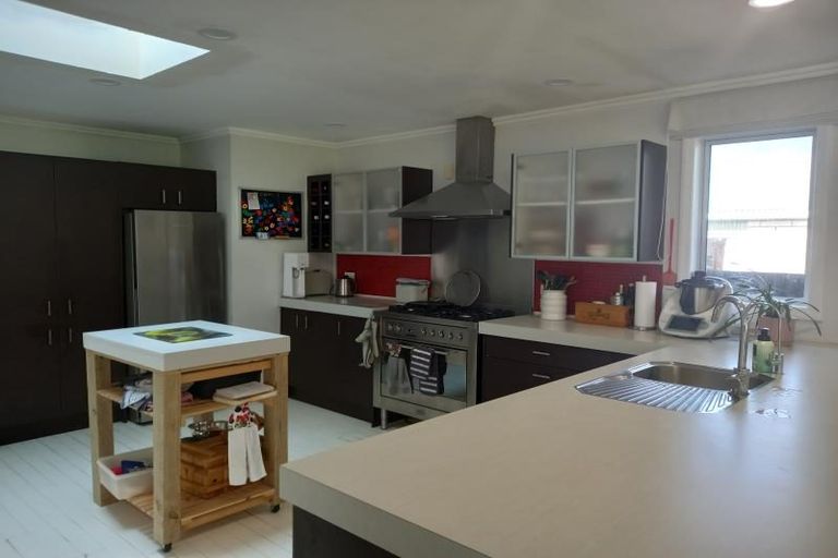 Photo of property in 46 Awanui Street, Merrilands, New Plymouth, 4312