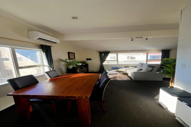 Photo of property in 4/30 Lyall Parade, Lyall Bay, Wellington, 6022
